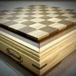 Шахова дошка.
Матеріал дуб морений, ясен.